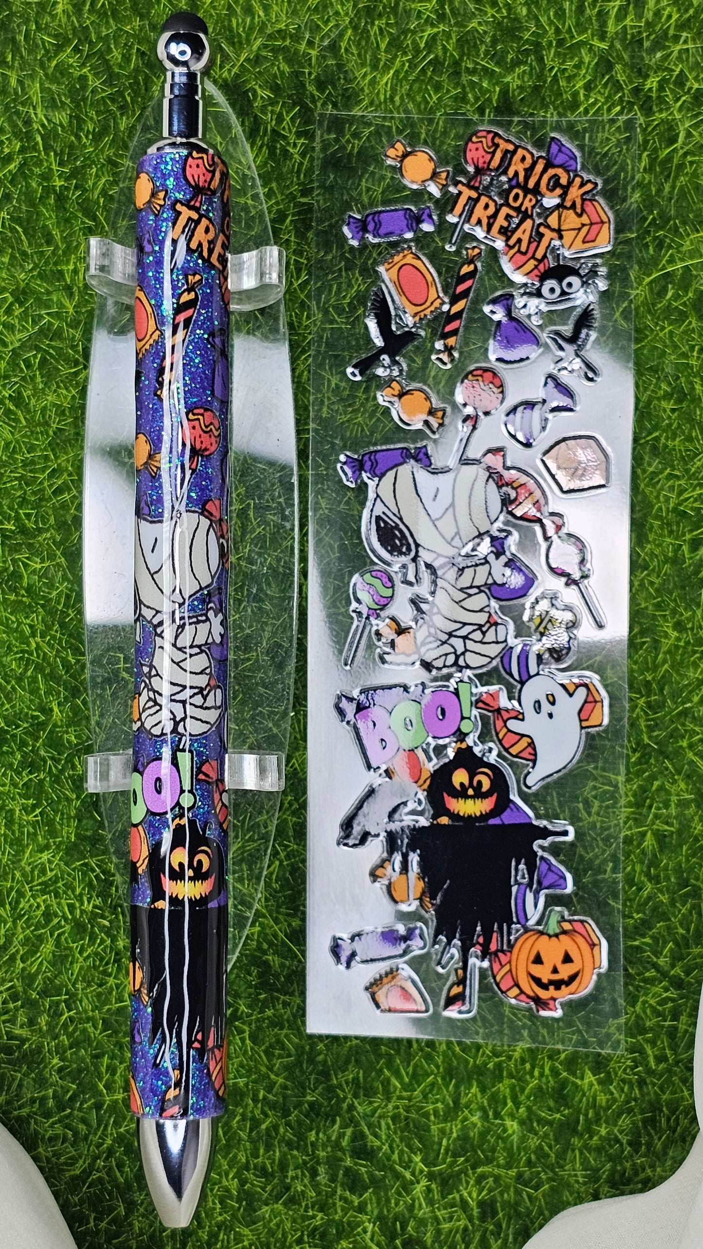 Trick R Treat Snoopy Pen